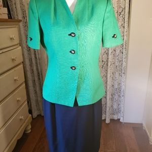 Kaspar Petite Green & Dark Navy Suit.